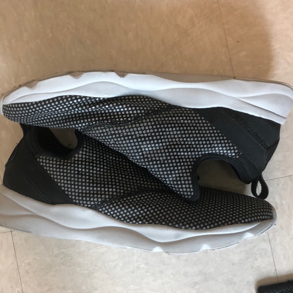 reebok laceless shoes